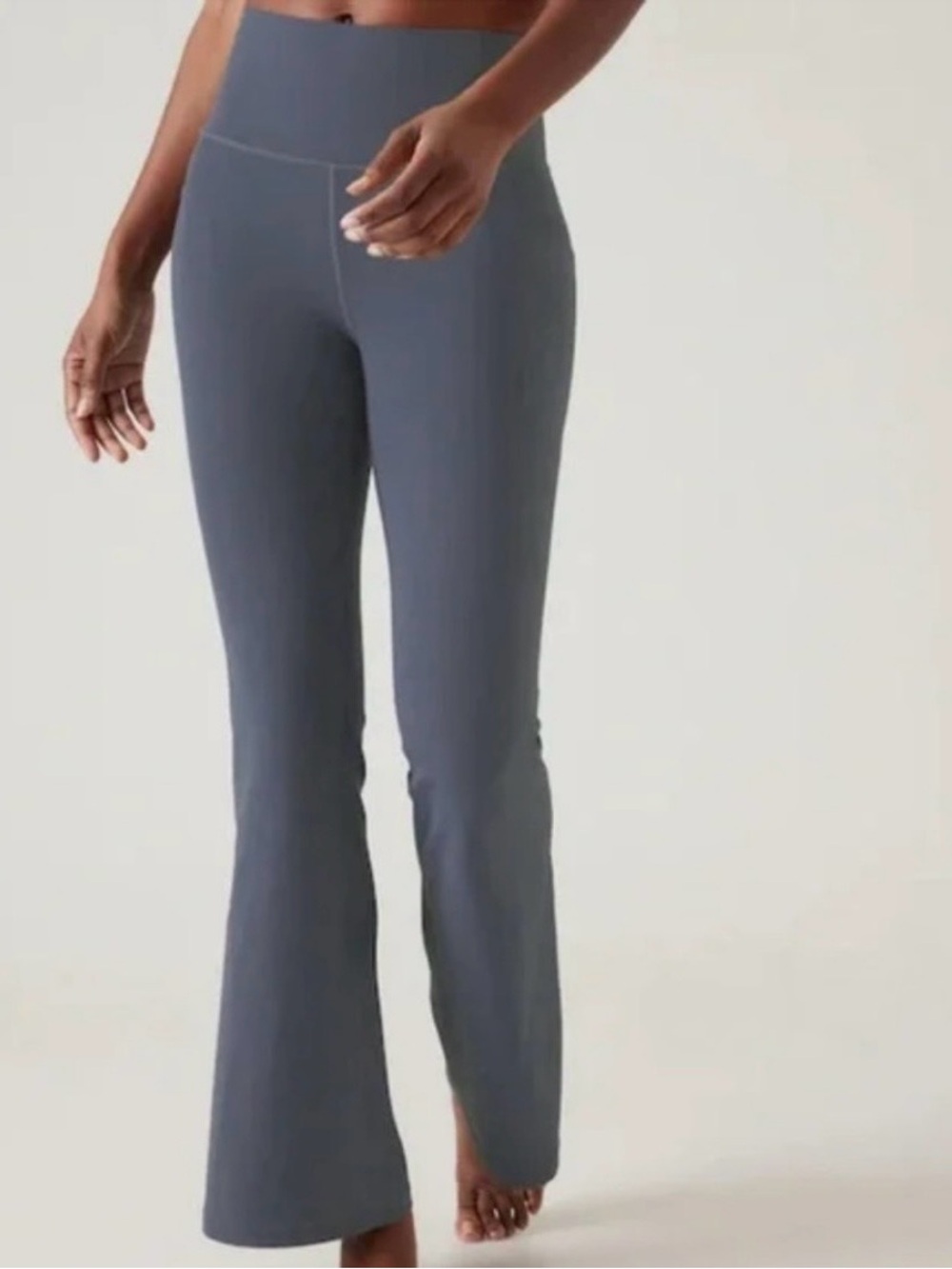 EUC Athleta Salutation Stash Flare